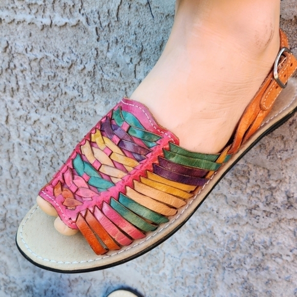 Giovanni D'Navarro Colorful Leather Huarahe Sandals - Picture 3 of 10